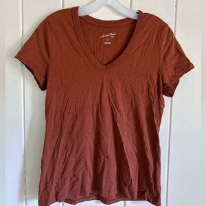 Universal thread v neck tee size- Rust orange